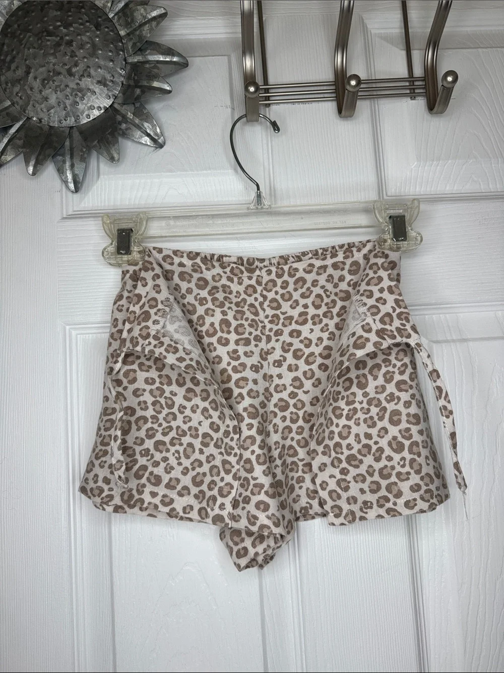 Jessica Simpson Beige Ruffle Sleeve Ribbed Top Leopard Print Skort Set Sz S (7)